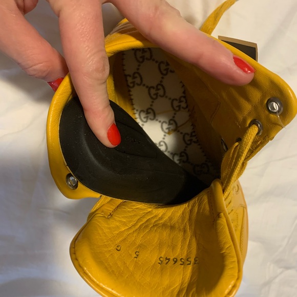 Gucci sneakers, unisex men size 5, women size 9 - Picture 2 of 4